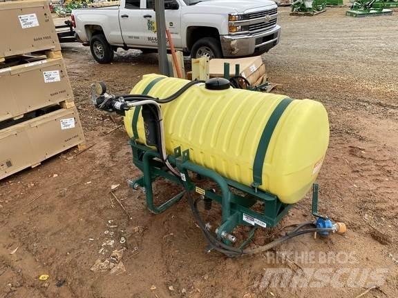 John Deere VN 牽引式噴霧機