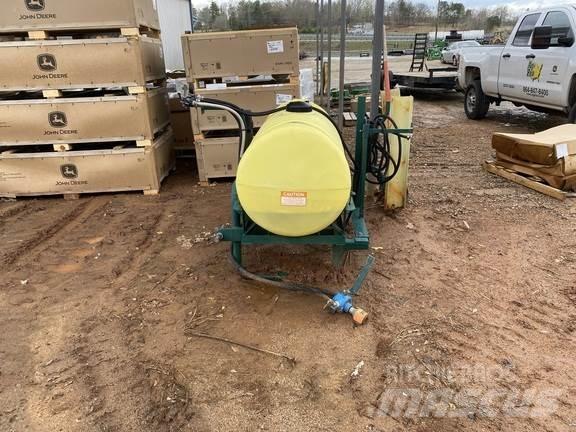 John Deere VN 牽引式噴霧機