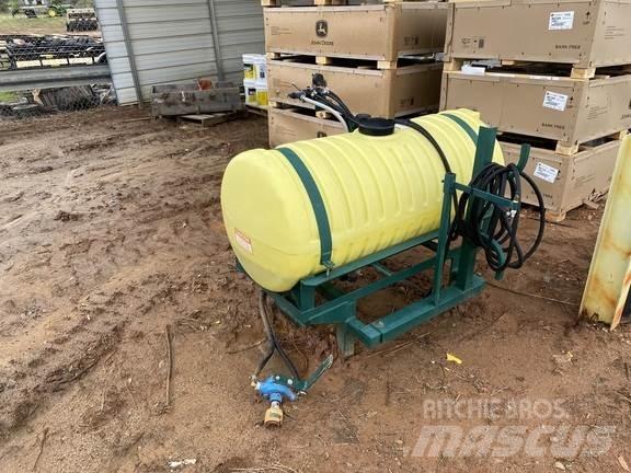 John Deere VN 牽引式噴霧機