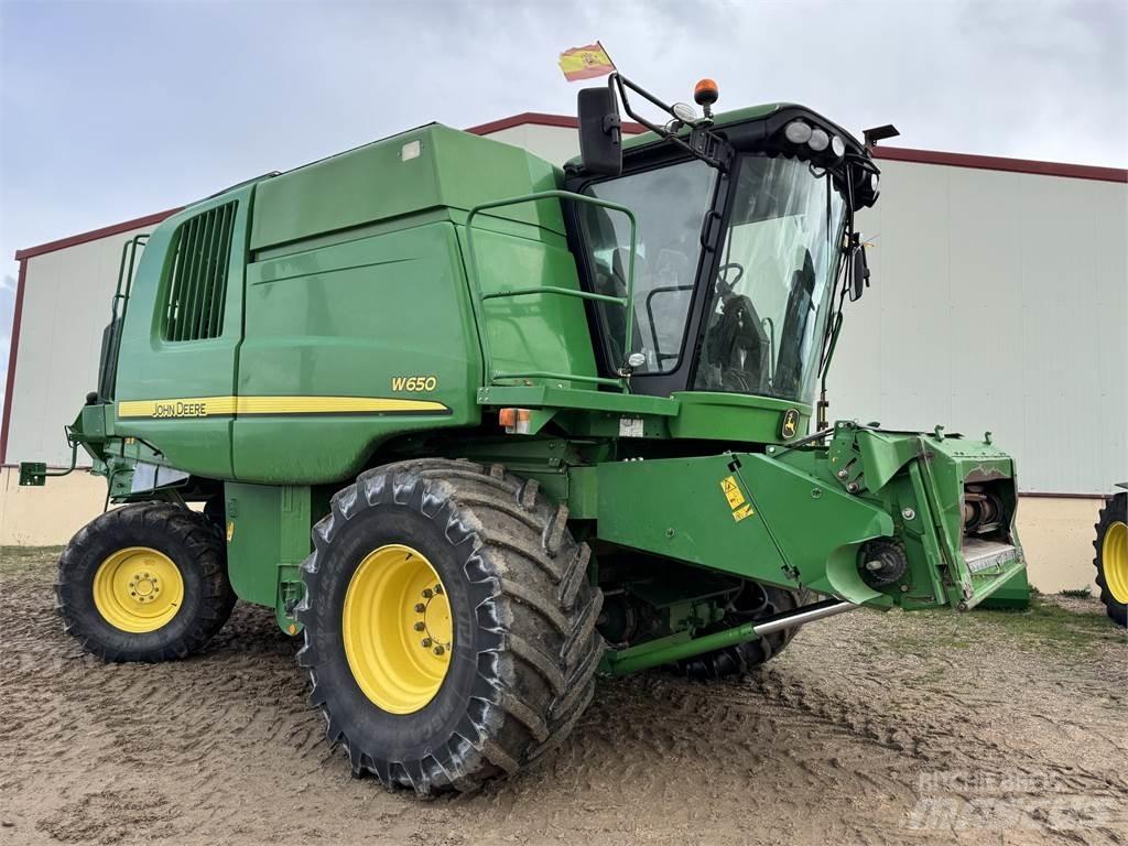 John Deere W650 聯合收穫機