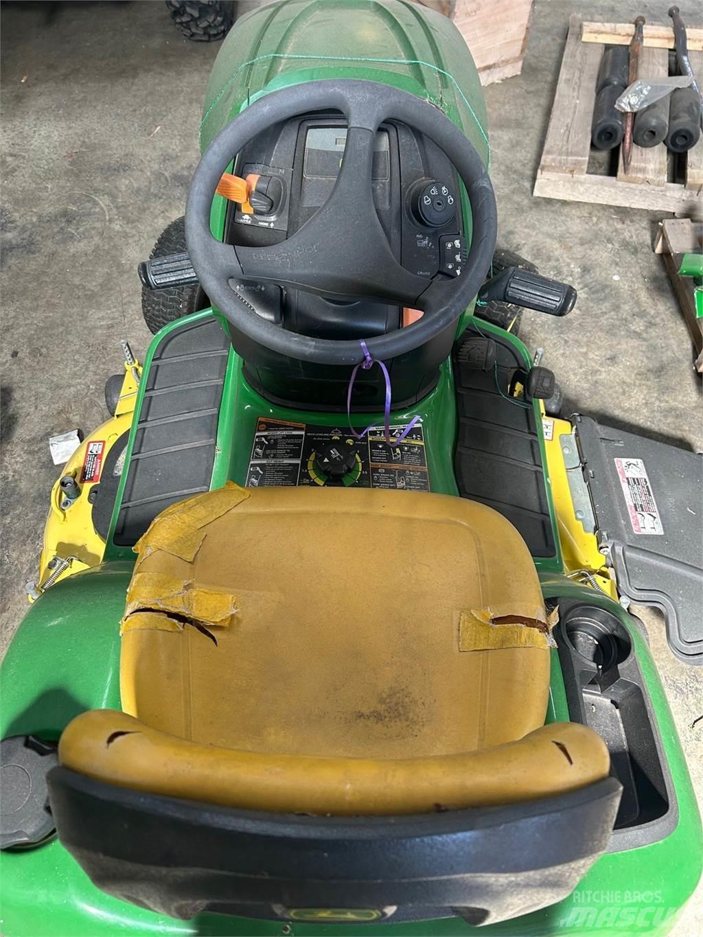 John Deere X300 騎乘式割草機
