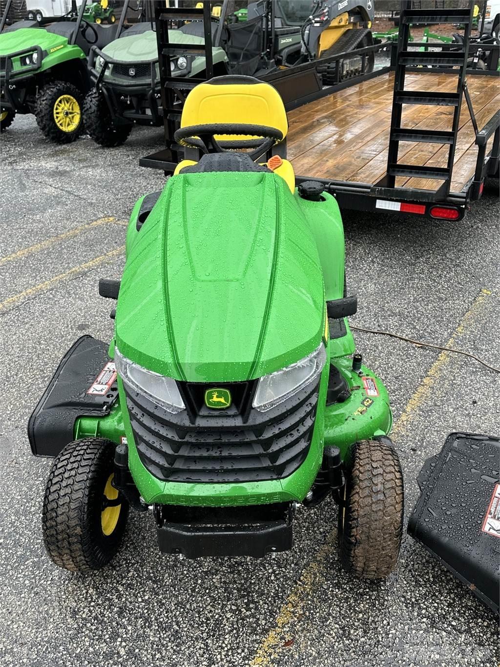 John Deere X330 小型曳引機