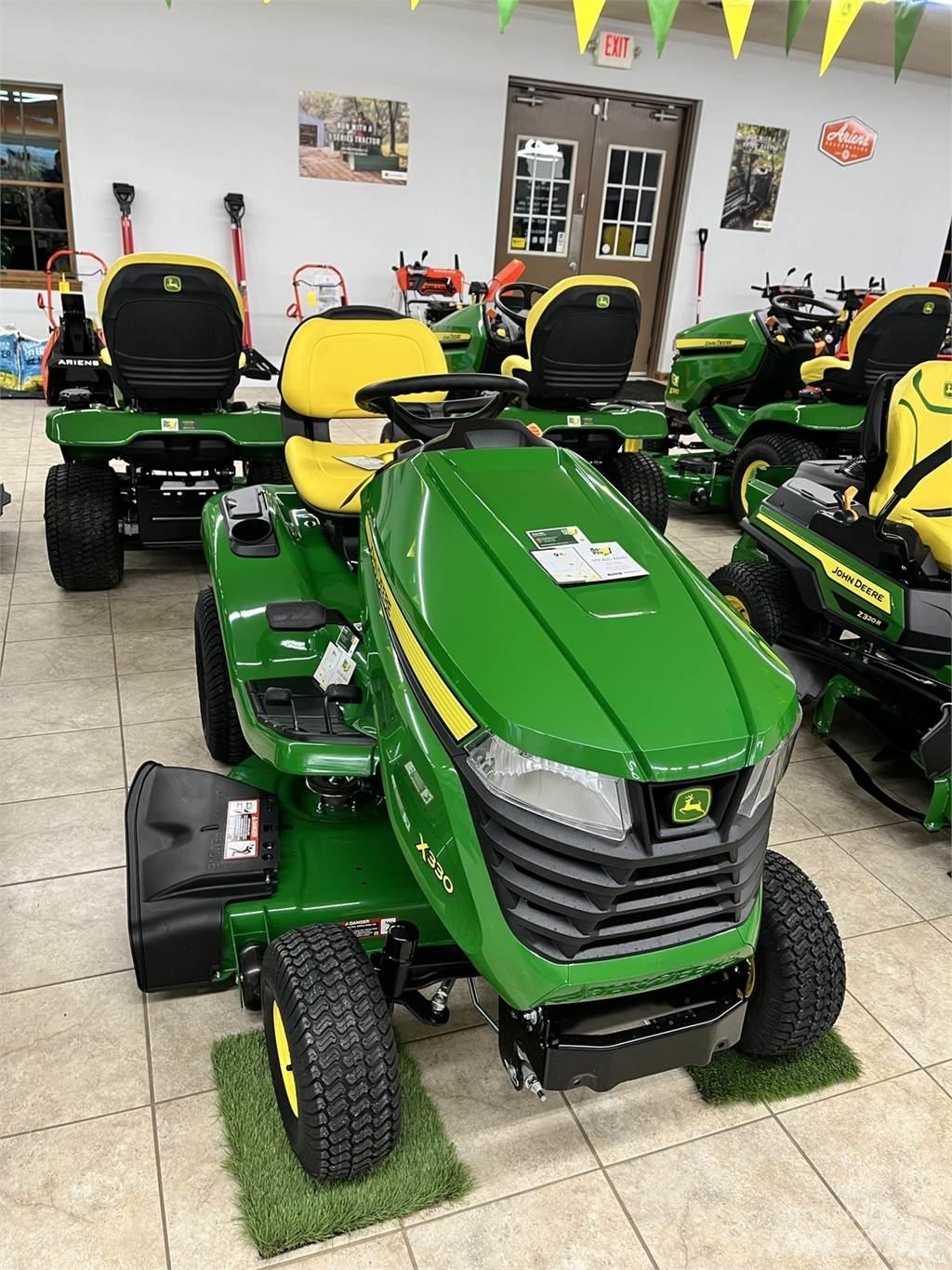 John Deere X330 小型曳引機