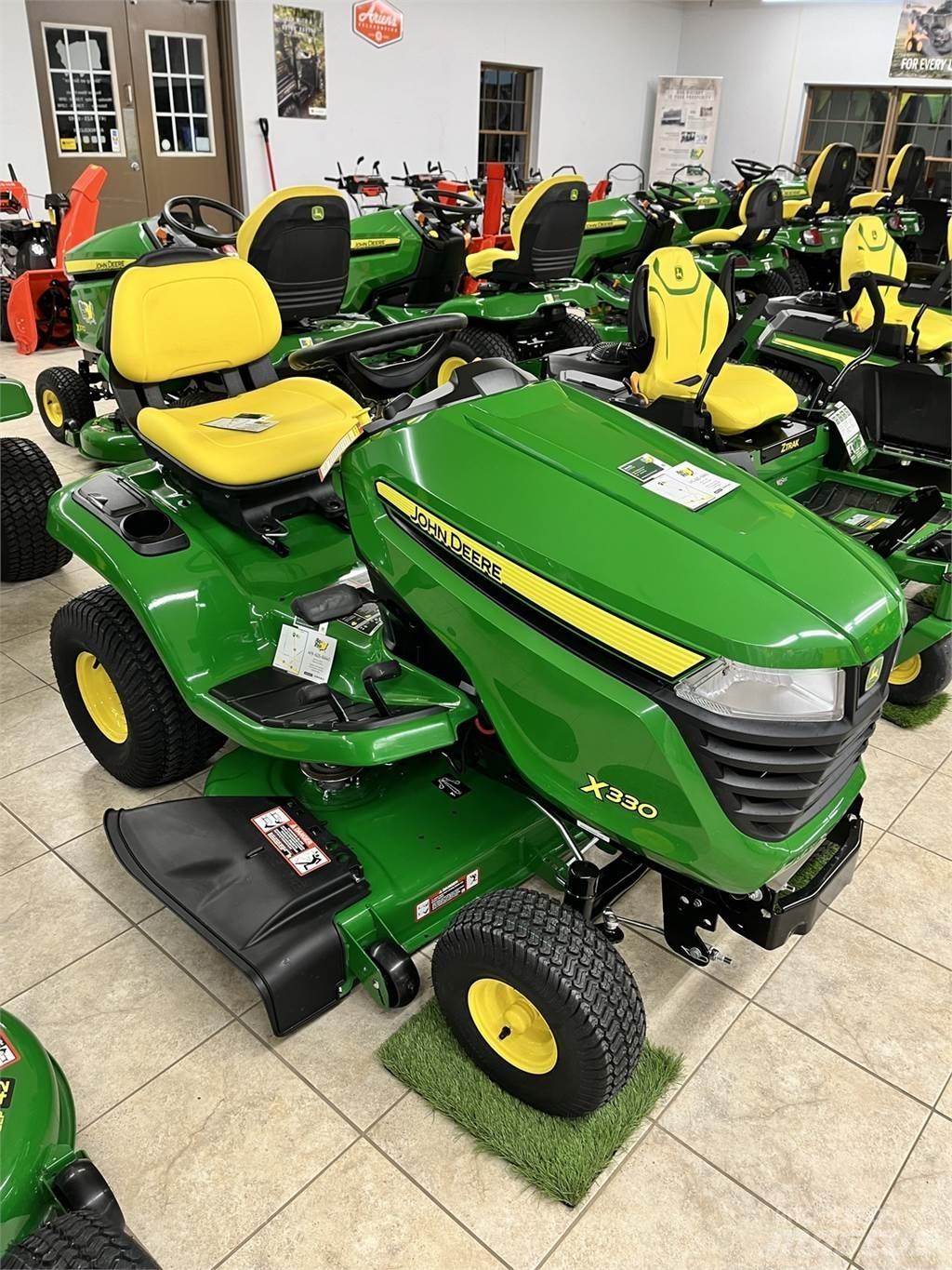 John Deere X330 小型曳引機