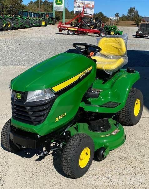 John Deere X330 小型曳引機