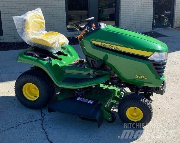 John Deere X330 小型曳引機