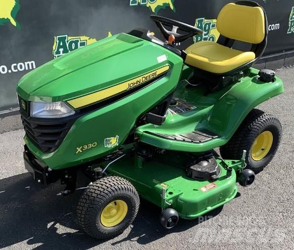 John Deere X330 小型曳引機