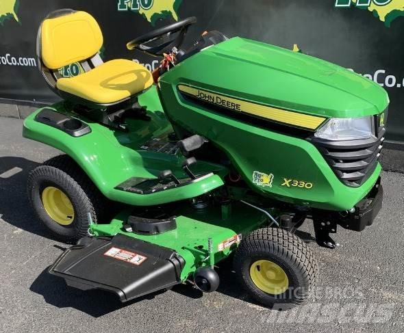 John Deere X330 小型曳引機