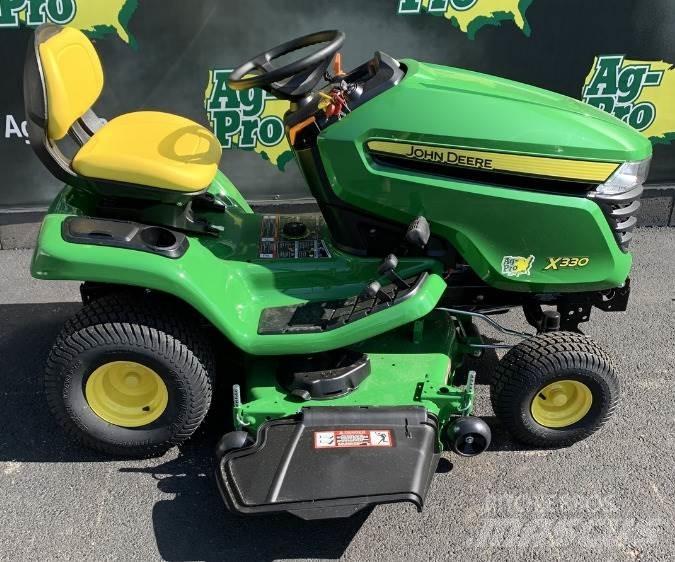 John Deere X330 小型曳引機