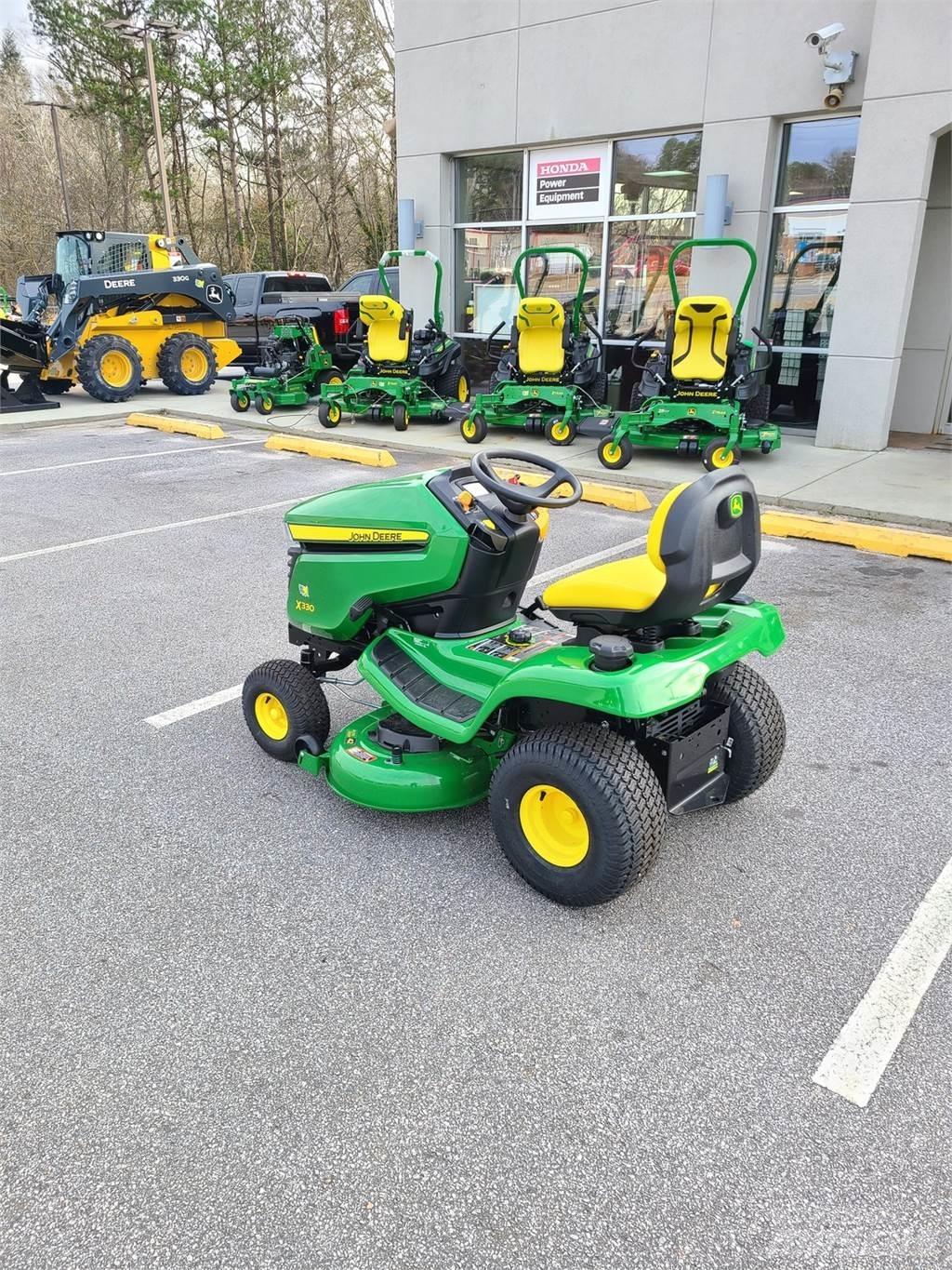 John Deere X330 小型曳引機