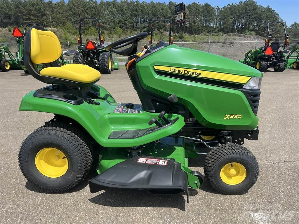 John Deere X330 小型曳引機