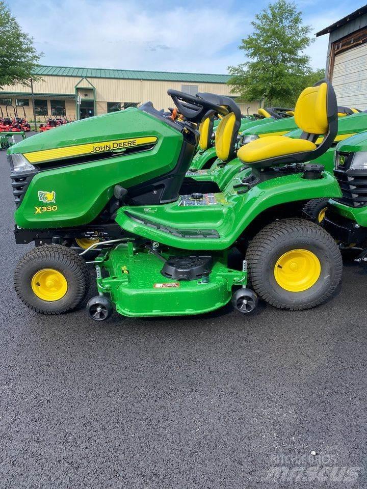 John Deere X330 小型曳引機