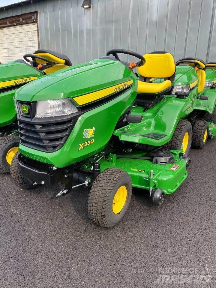 John Deere X330 小型曳引機