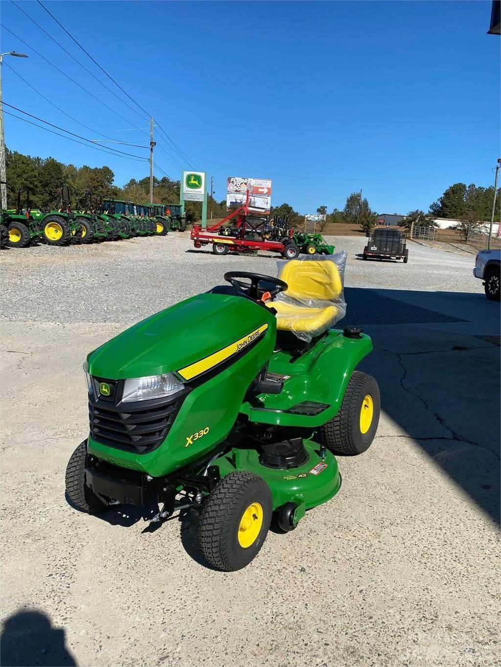John Deere X330 小型曳引機