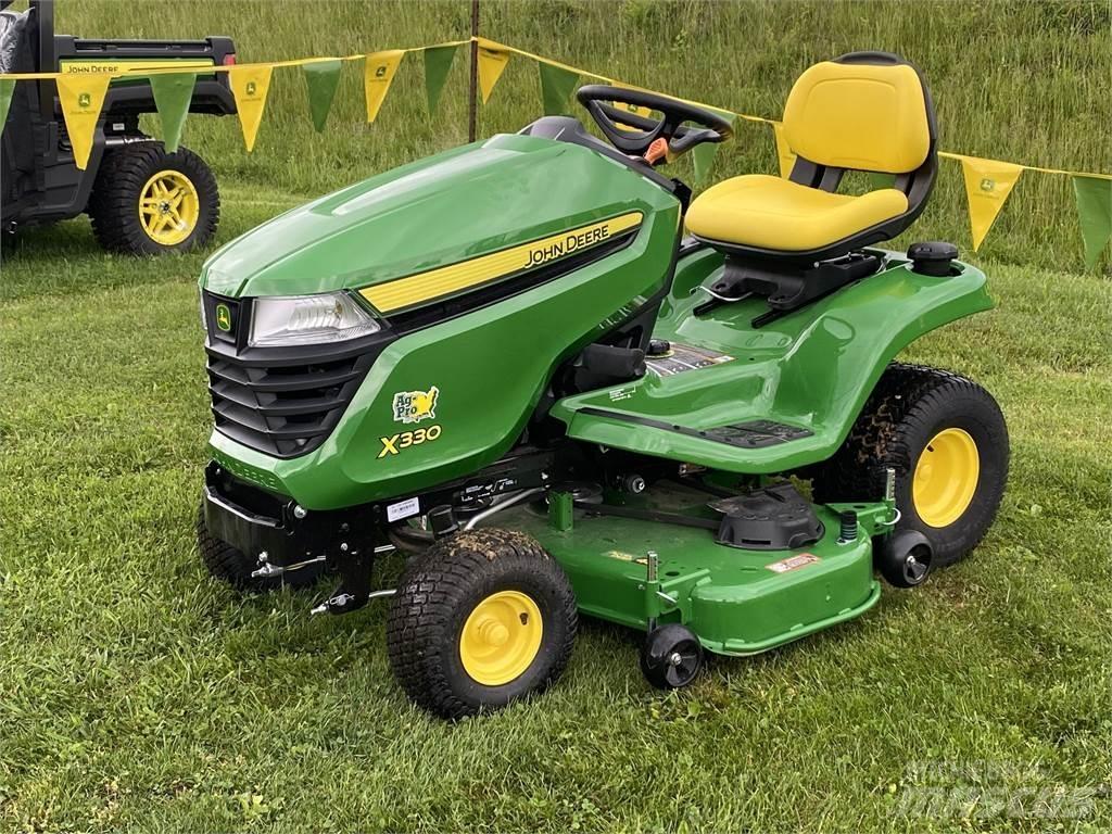 John Deere X330 小型曳引機