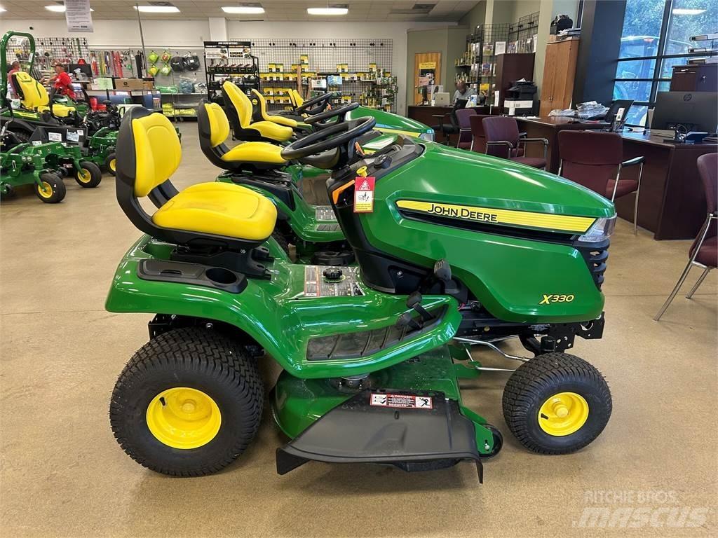 John Deere X330 小型曳引機