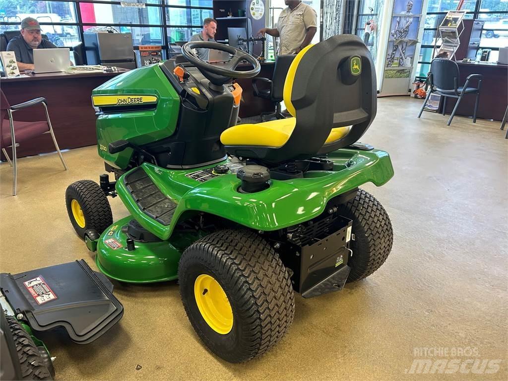 John Deere X330 小型曳引機