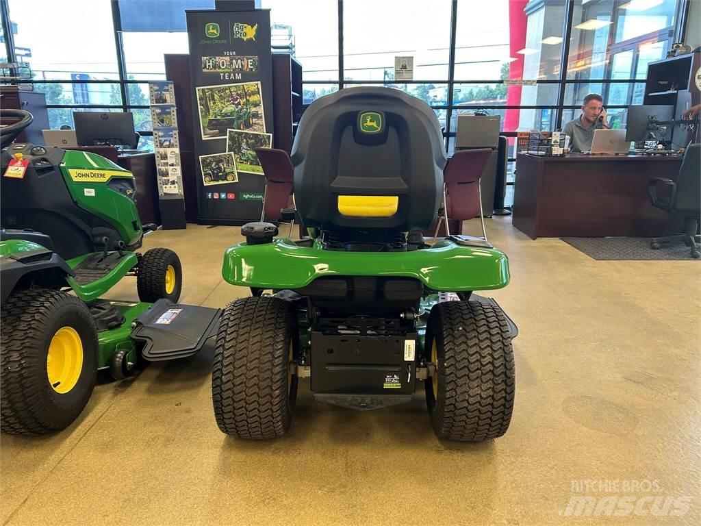 John Deere X330 小型曳引機