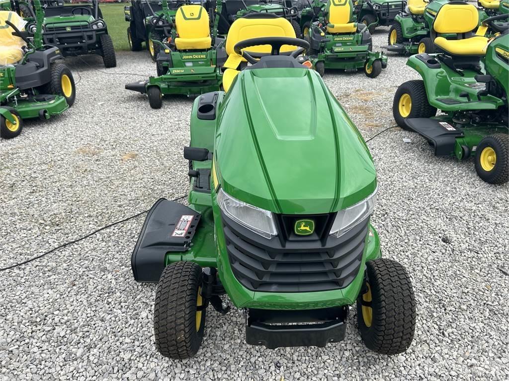 John Deere X330 小型曳引機