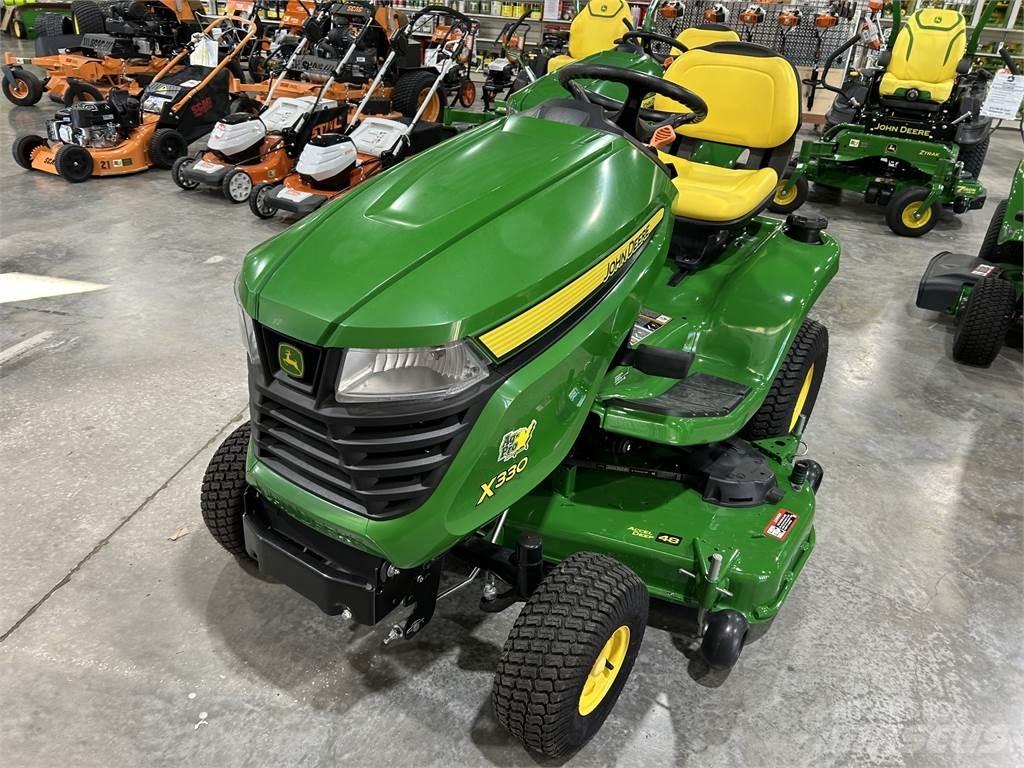 John Deere X330 小型曳引機