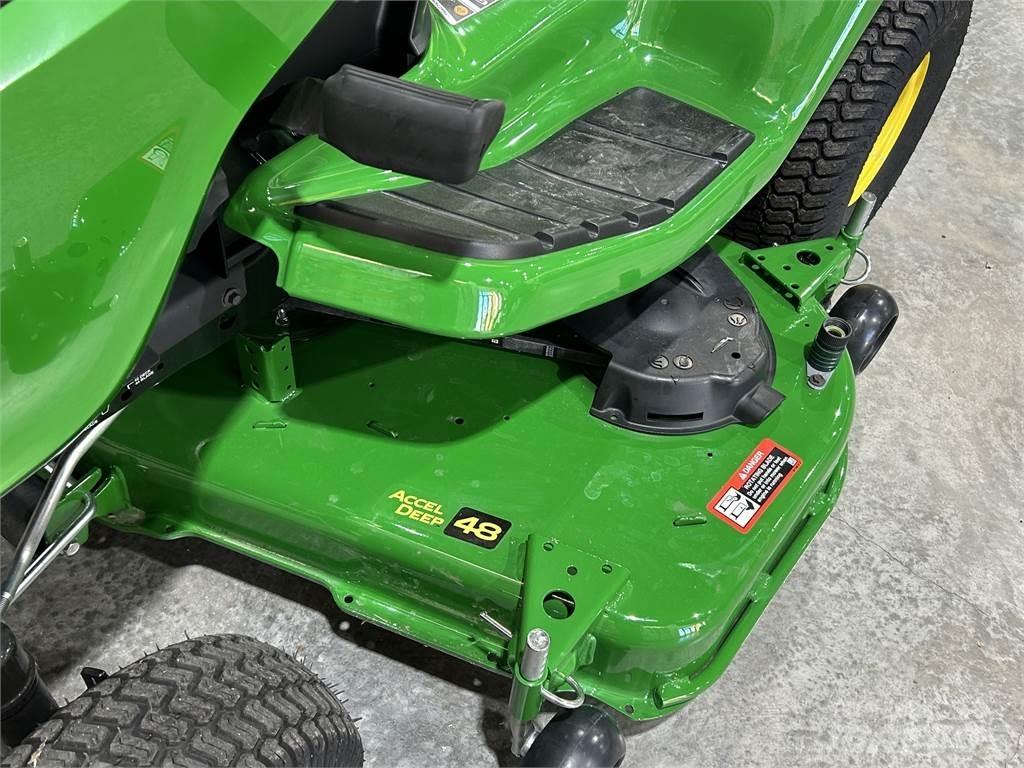 John Deere X330 小型曳引機