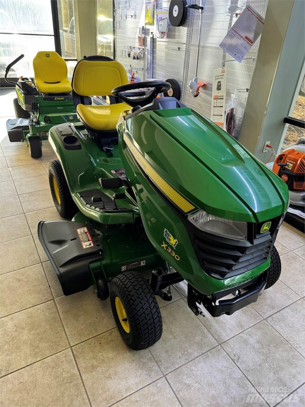 John Deere X330 小型曳引機