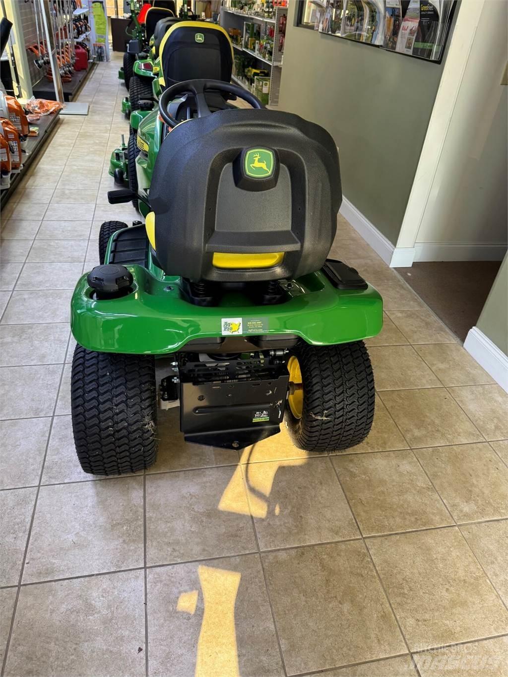 John Deere X330 小型曳引機