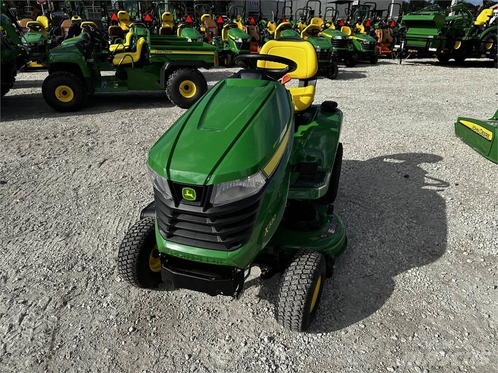 John Deere X330 小型曳引機