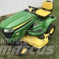 John Deere X330 小型曳引機