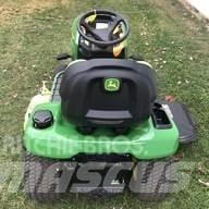 John Deere X330 小型曳引機