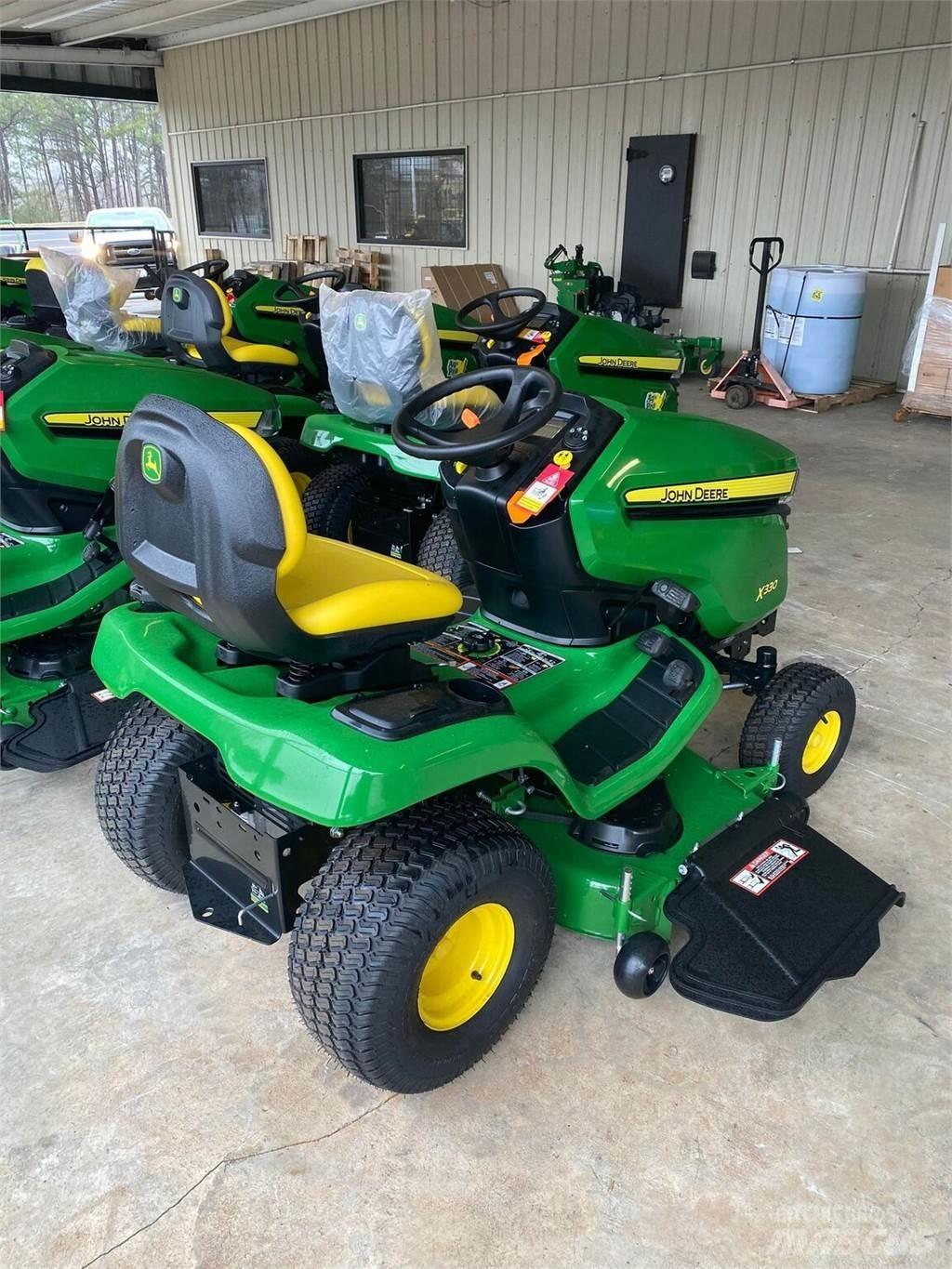 John Deere X330 小型曳引機