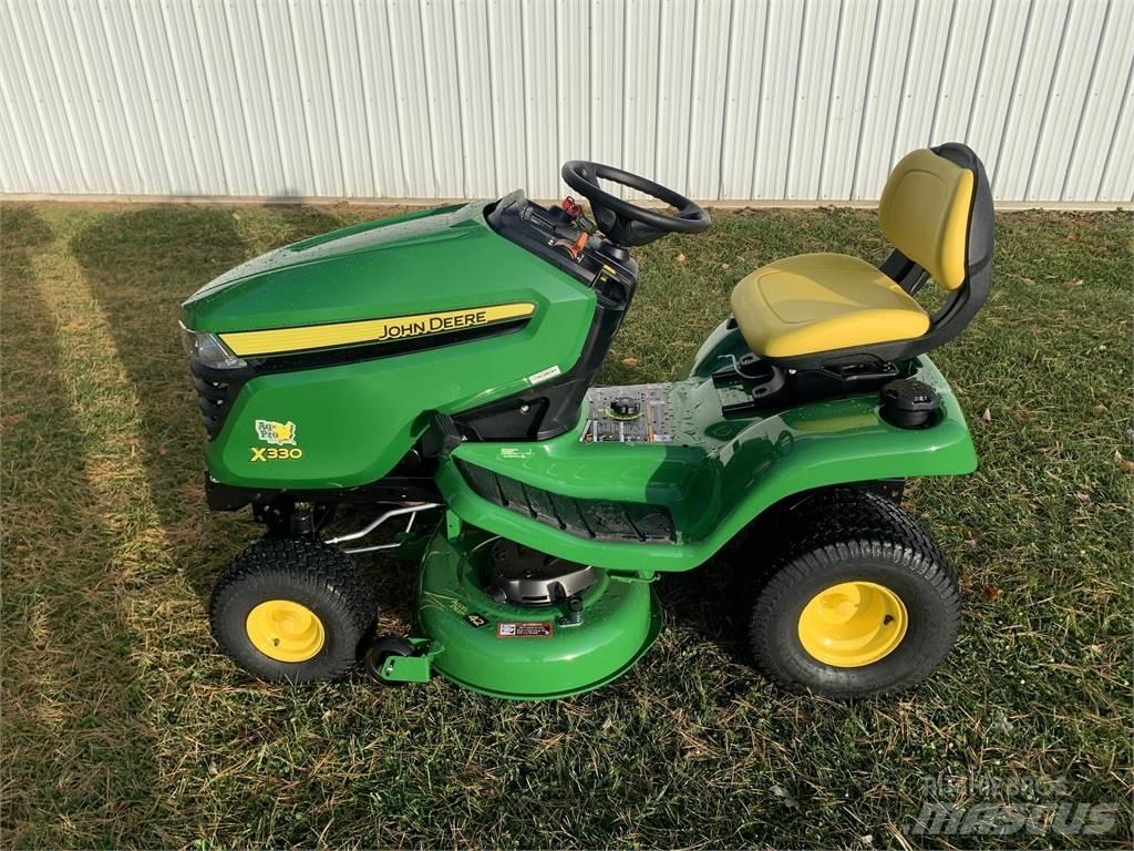 John Deere X330 小型曳引機