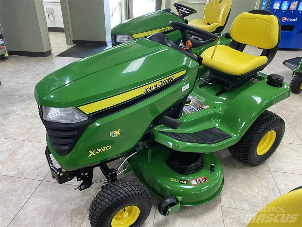John Deere X330 小型曳引機