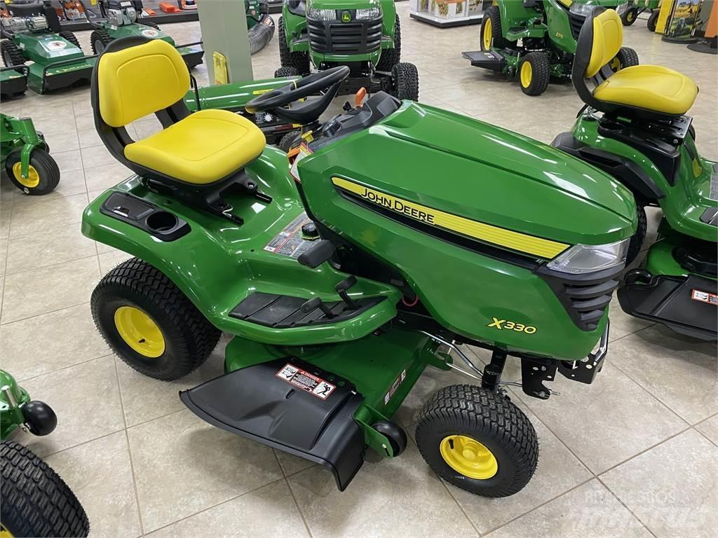 John Deere X330 小型曳引機