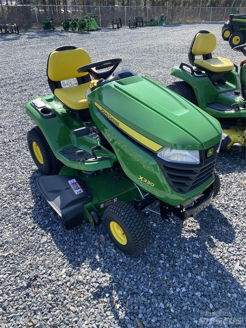 John Deere X330 小型曳引機