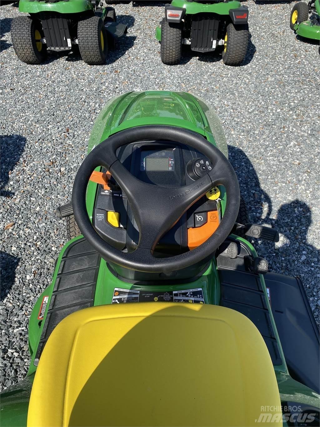 John Deere X330 小型曳引機