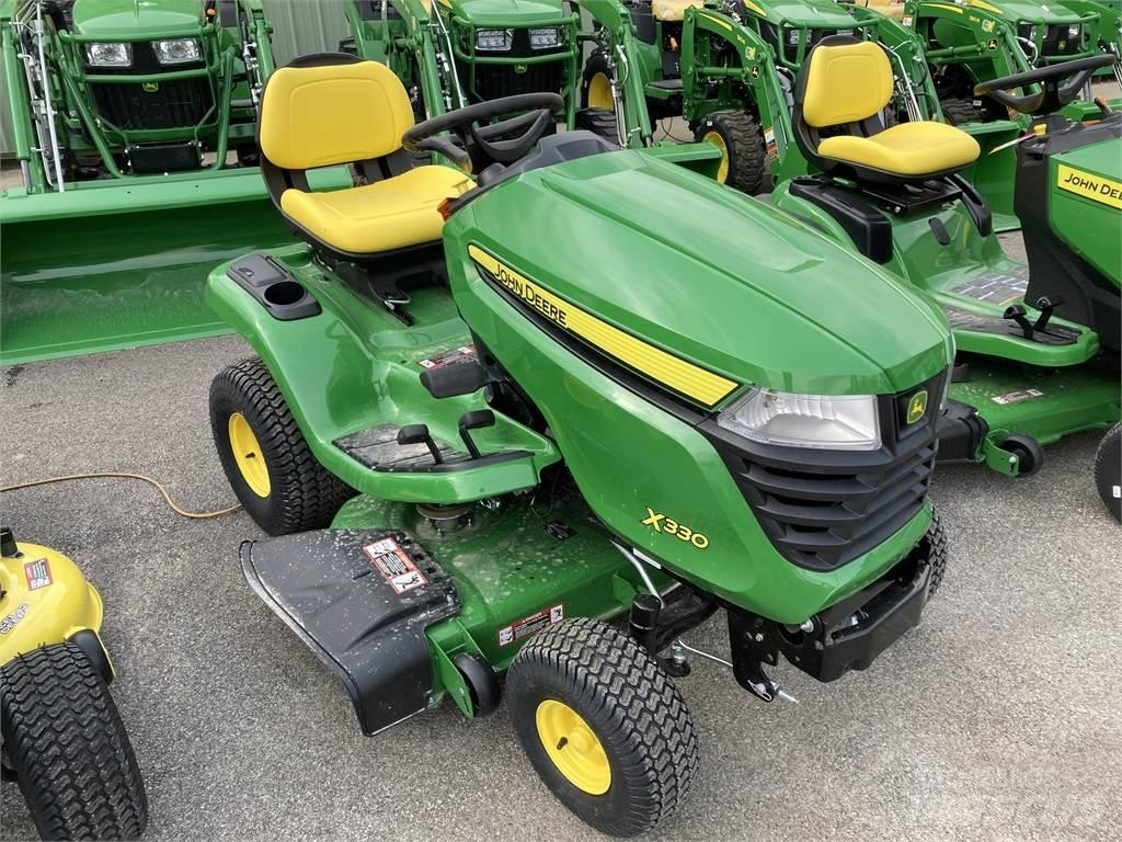 John Deere X330 小型曳引機