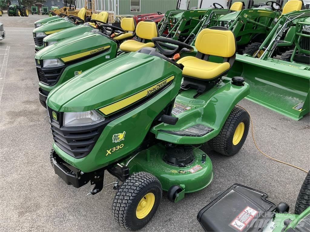 John Deere X330 小型曳引機