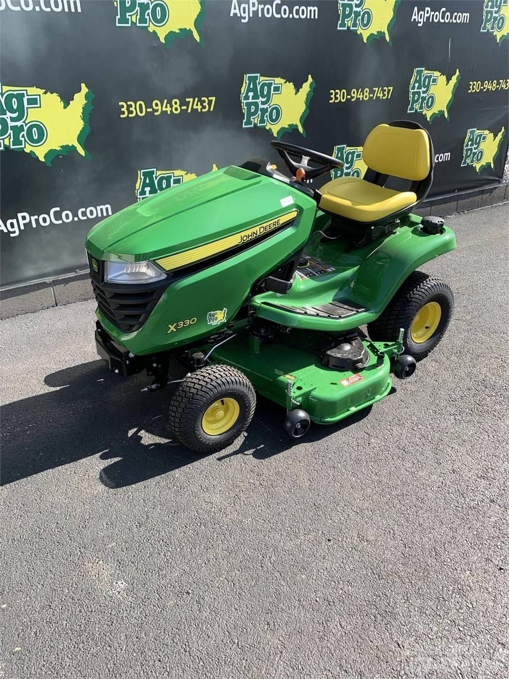 John Deere X330 小型曳引機
