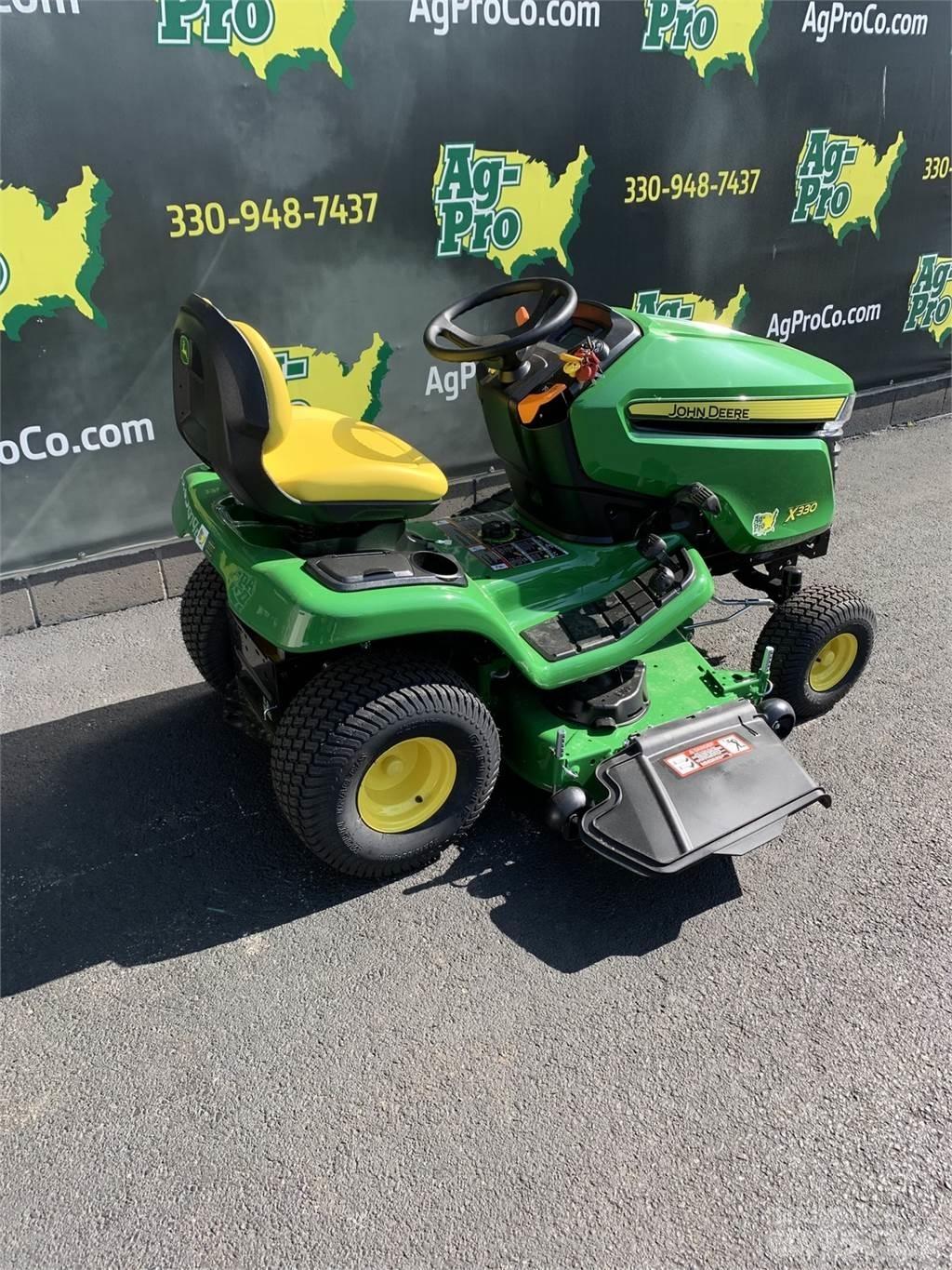 John Deere X330 小型曳引機