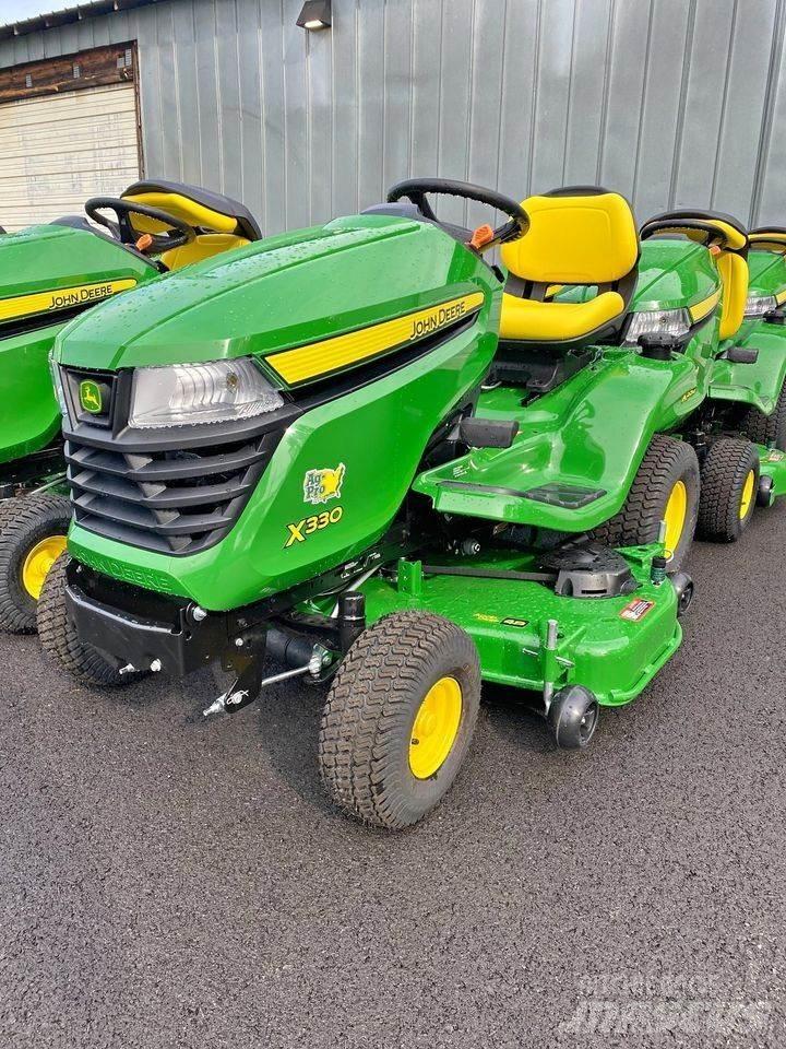 John Deere X330 小型曳引機