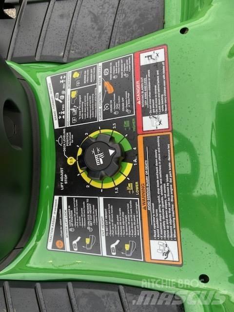 John Deere X350 小型曳引機