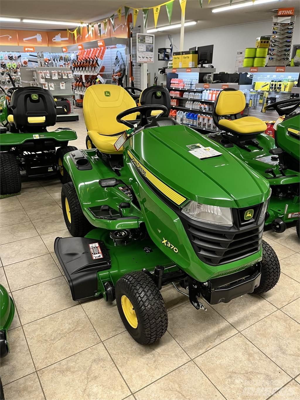 John Deere X370 小型曳引機