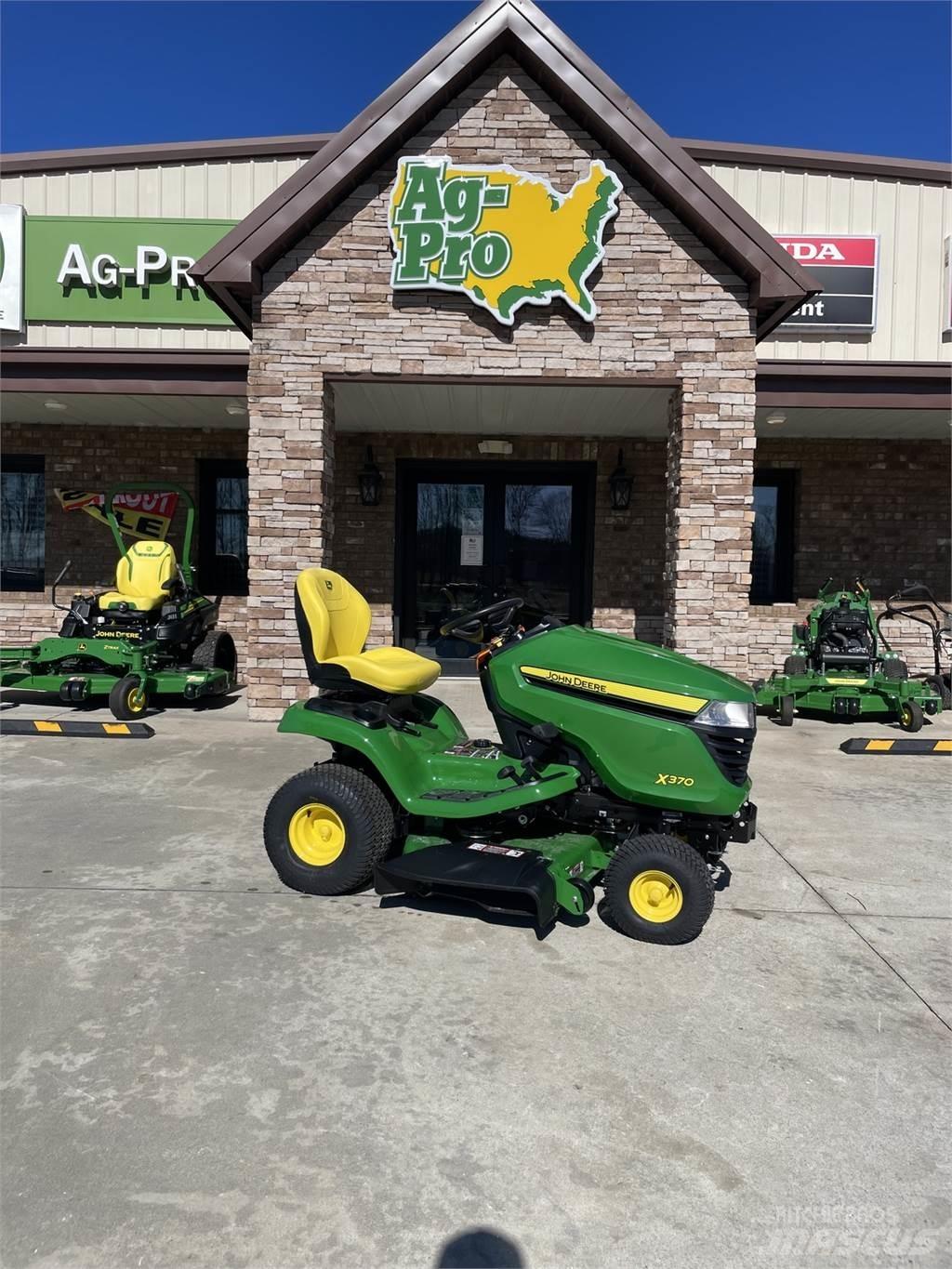 John Deere X370 小型曳引機