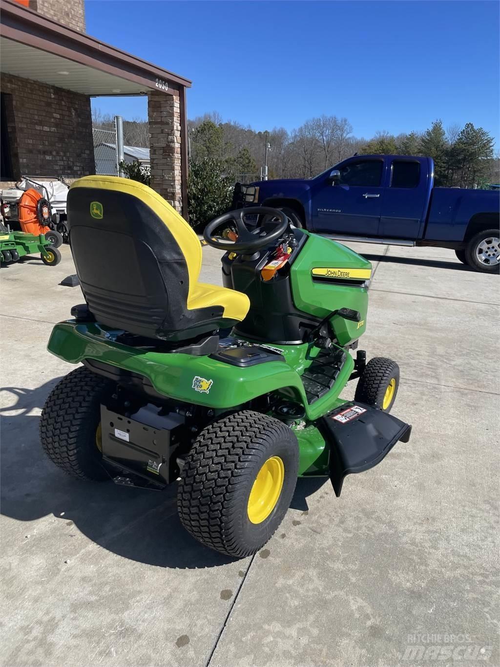 John Deere X370 小型曳引機