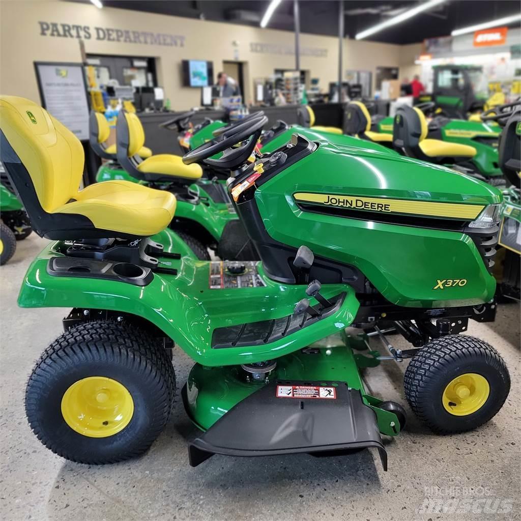 John Deere X370 小型曳引機