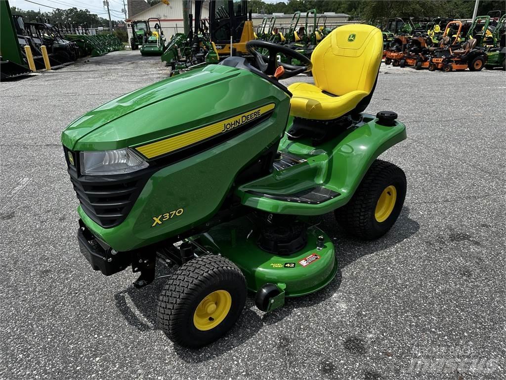 John Deere X370 小型曳引機