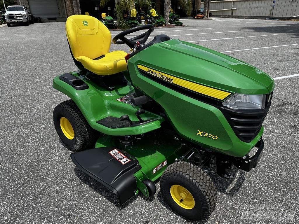 John Deere X370 小型曳引機