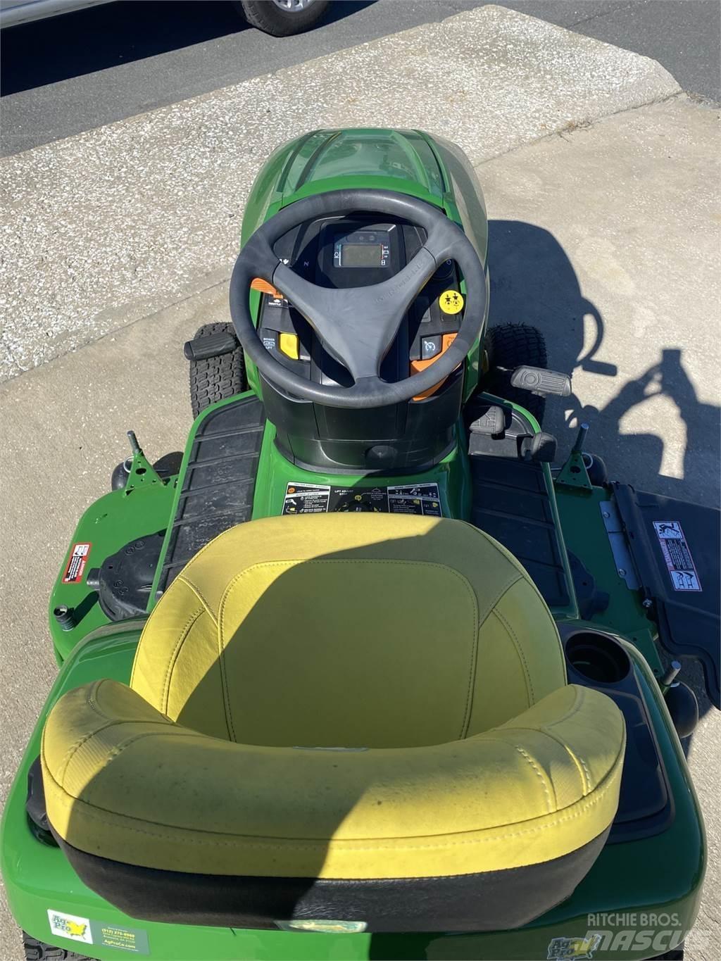 John Deere X380 小型曳引機