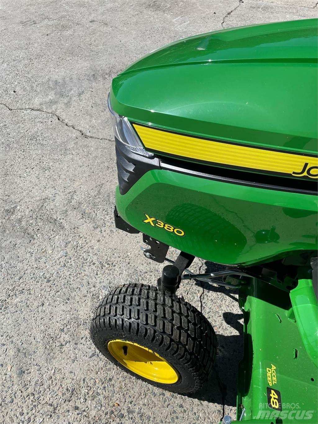 John Deere X380 小型曳引機
